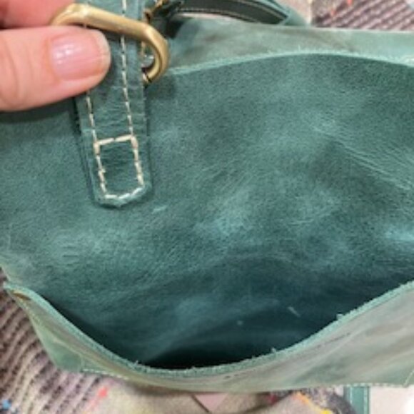 Portland Leather Surf Medium Classic Crossbody VGUC - Picture 10 of 12